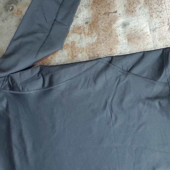 All in motion, men's black long sleeve fitted performance T-Shirt in size medium - Picture 6 of 6